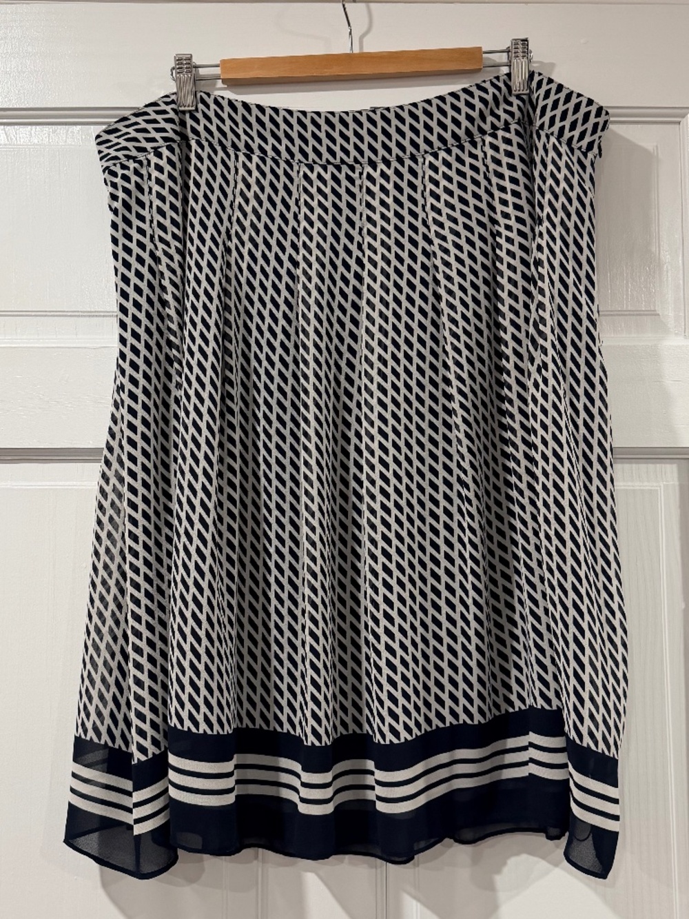 Talbots - Womens A-Line Pleated Flare Skirt Black White Geometric Print - Sz 18W